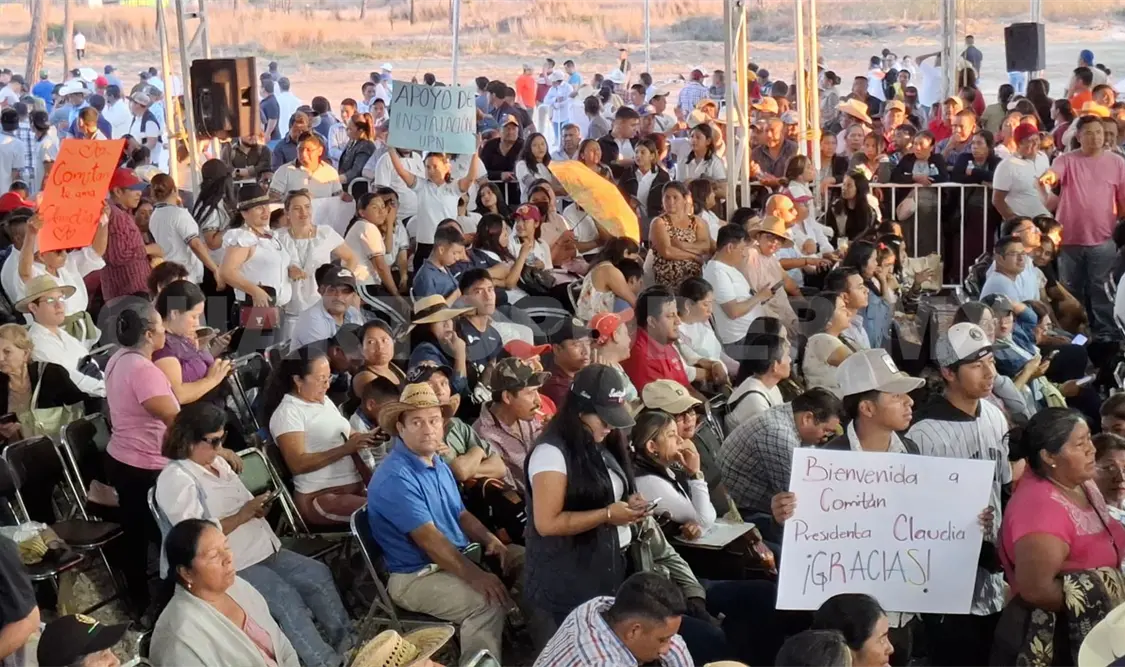 Cientos reciben a la presidenta en Comitán