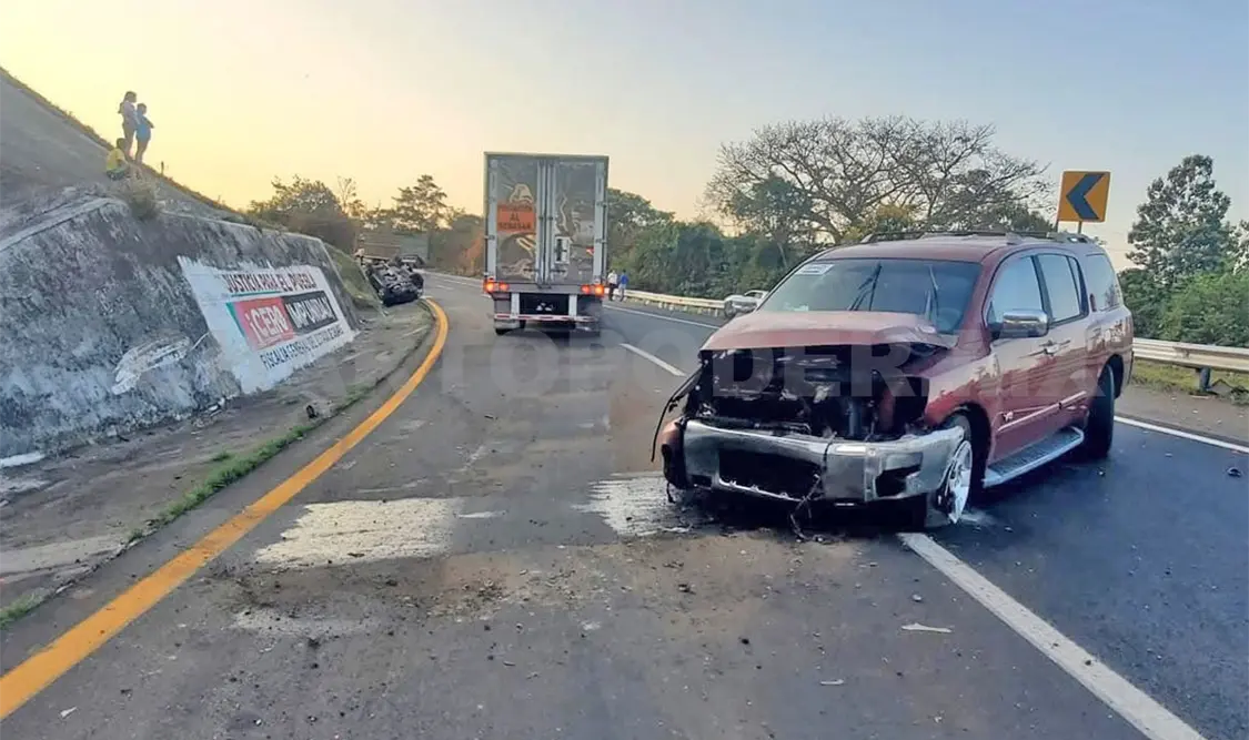 Vuelca transmigrante en la Curva del Diablo