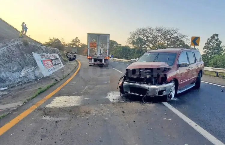 Vuelca transmigrante en la Curva del Diablo