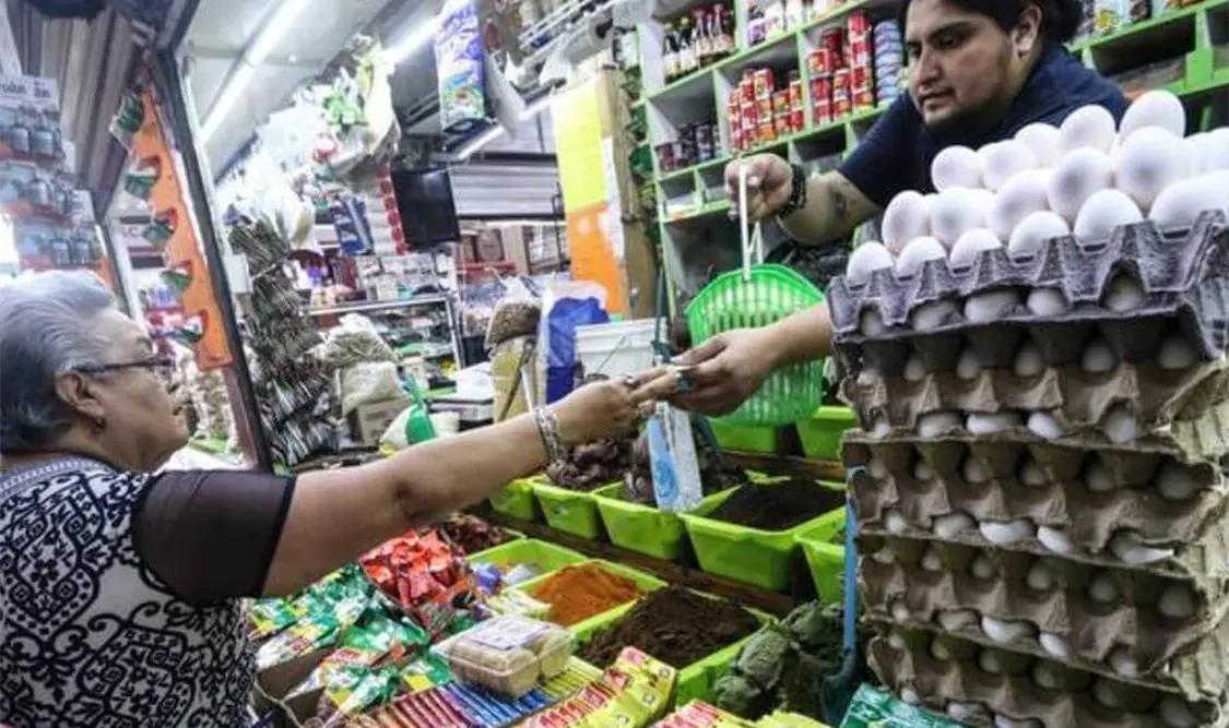 La falta de aceptación de pagos electrónicos en pequeños negocios, se suma a las dificultades. Cortesía