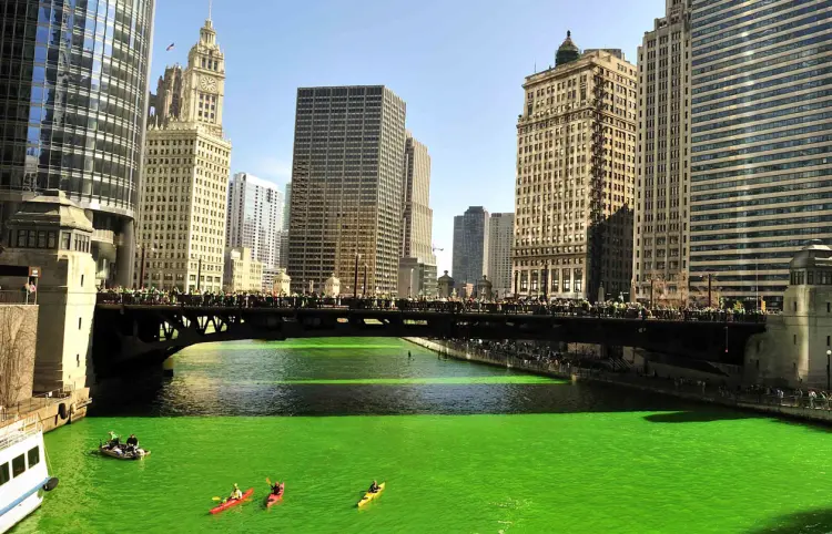 Se pinta de verde el río Chicago por Patrick´s Day