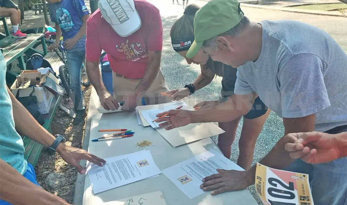 Corredores se dieron cita para recibir sus números y confirmar su participación en la Carrera del 39. Cortesía