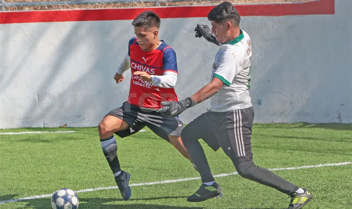 Mario Solís contribuyó con un gol clave que mantuvo con vida a Troncos. Alan Pola/CP