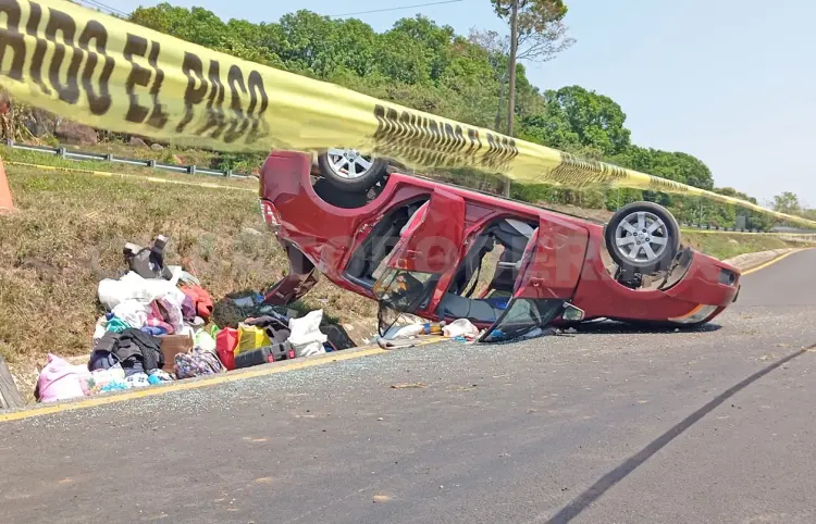 Se estampa en muro en la Curva del Diablo