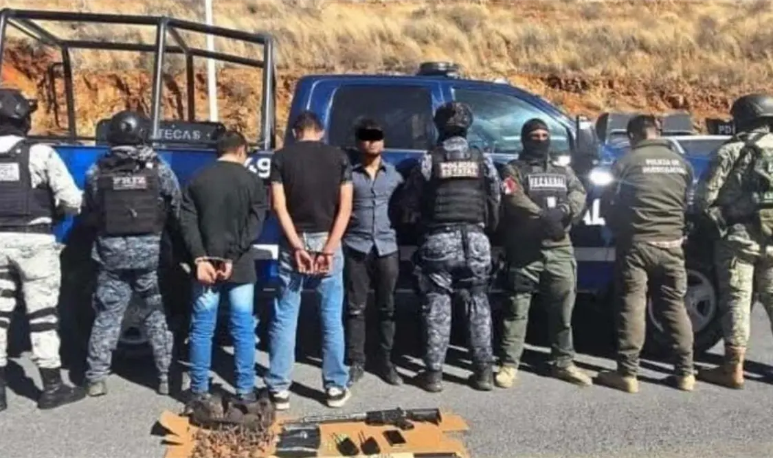 Además de los detenidos, se logró el aseguramiento de armamento, equipo táctico y drogas. Agencias