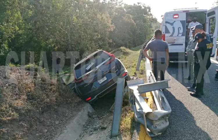 Dormita y sufre una aparatosa volcadura