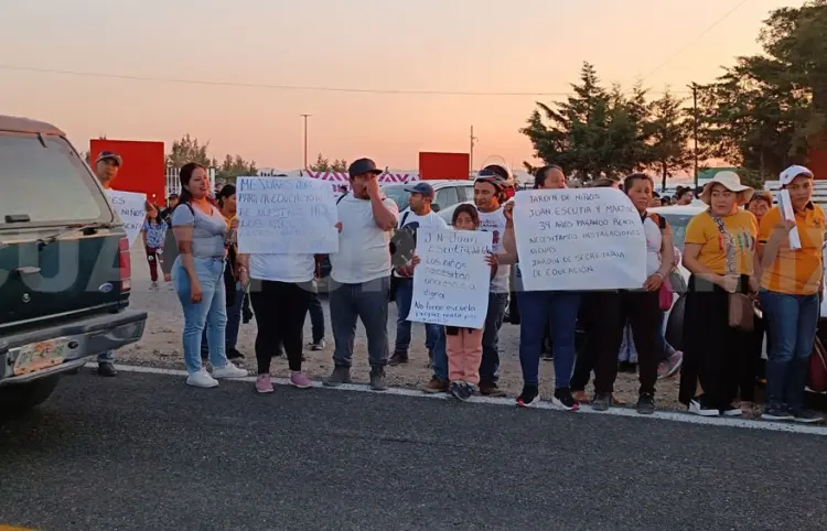 Piden una escuela digna para sus hijos