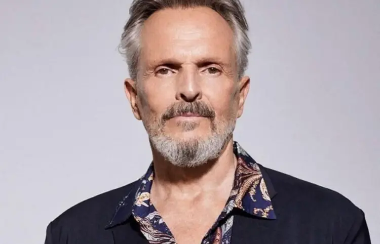 Sismo interrumpe actuación de Bosé
