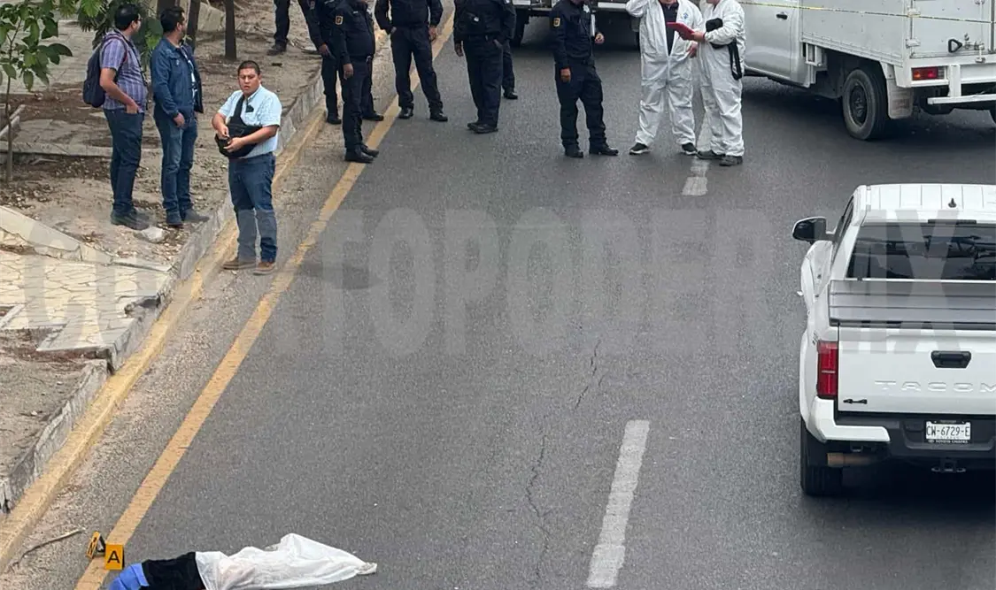 Muere peatón al ser atropellado por camioneta