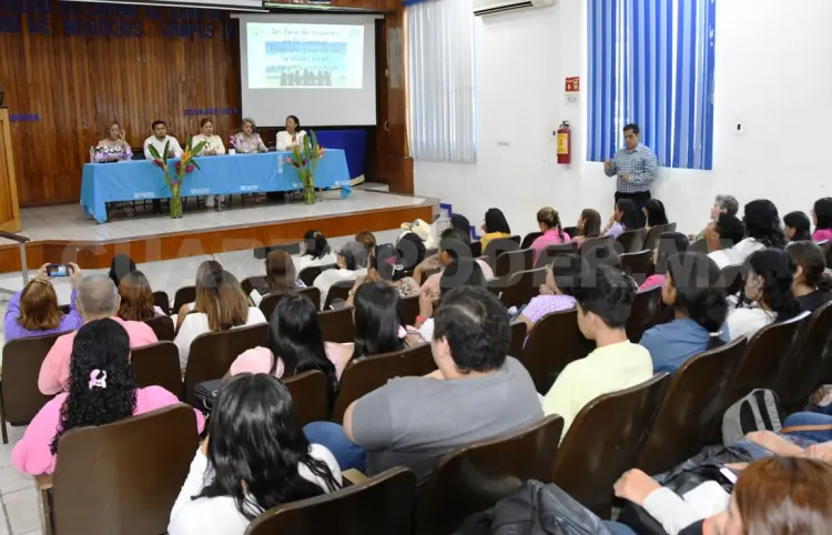Destacan labor de mujeres en el ámbito científico