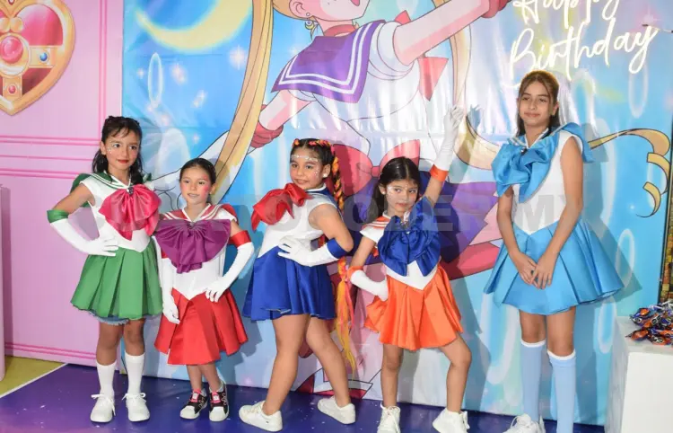 María Enriqueta celebra como Sailor Moon