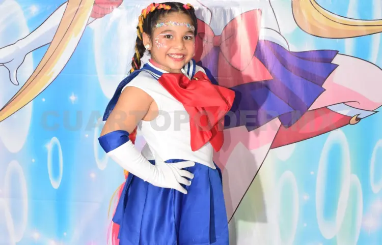María Enriqueta celebra como Sailor Moon