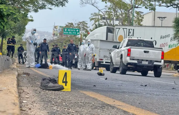 Muere peatón al ser atropellado por camioneta