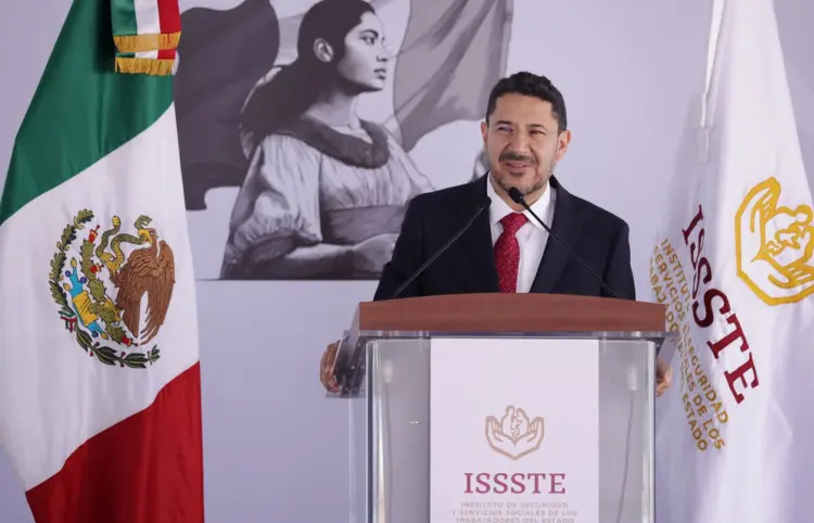 Batres anuncia reforma interna sobre jornada laboral