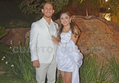 Cena de compromiso para Abraham y Arantza