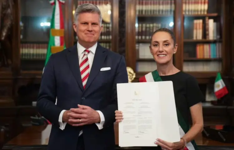 Presenta cartas credenciales como embajador de Canadá