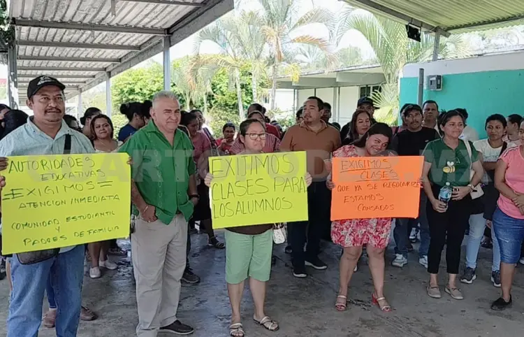 Conflicto docente mantiene sin clases al Conalep