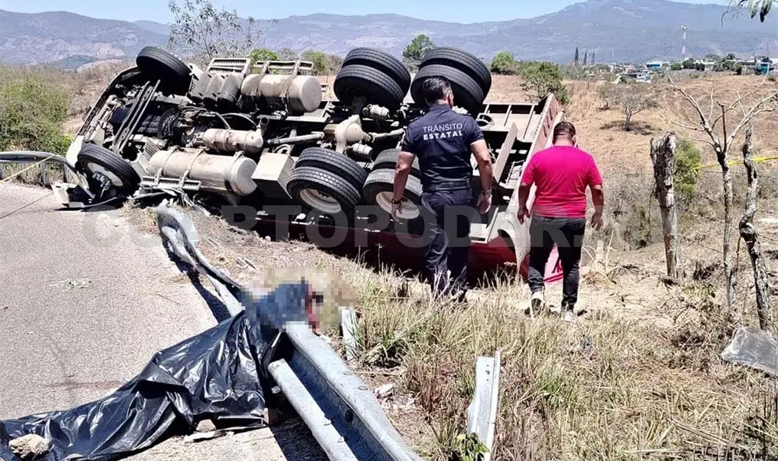 Muere conductor aplastado por su propio camión