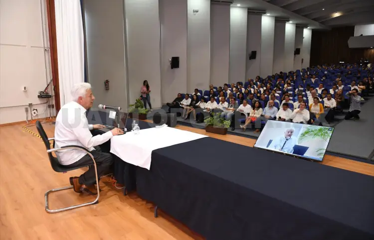 Disertan conferencia sobre la Inteligencia Artificial