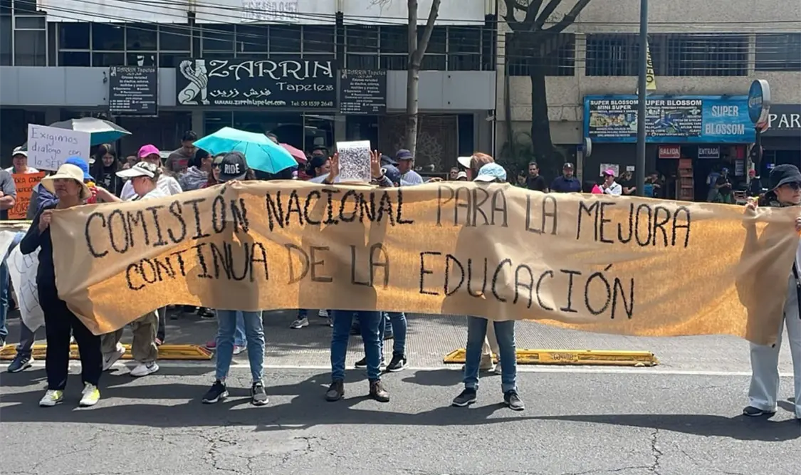 Trabajadores de Mejoredu marchan en la CDMX