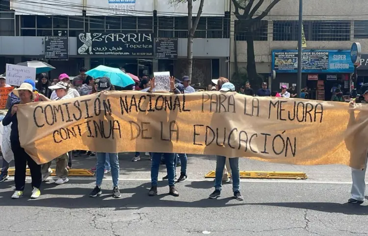 Trabajadores de Mejoredu marchan en la CDMX