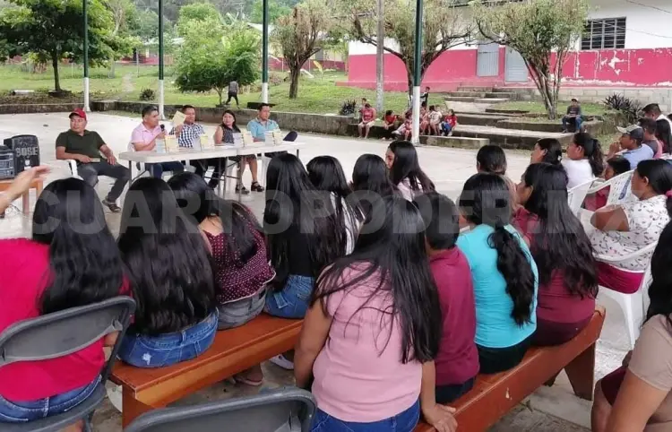 Presentan libro infantil "Voces de niños"