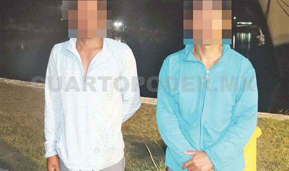 En un primer caso, personal de la Armada de México ayudó a tres tripulantes que estaban varados en alta mar. CP