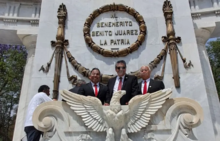 Celebran masones el natalicio de Benito Juárez