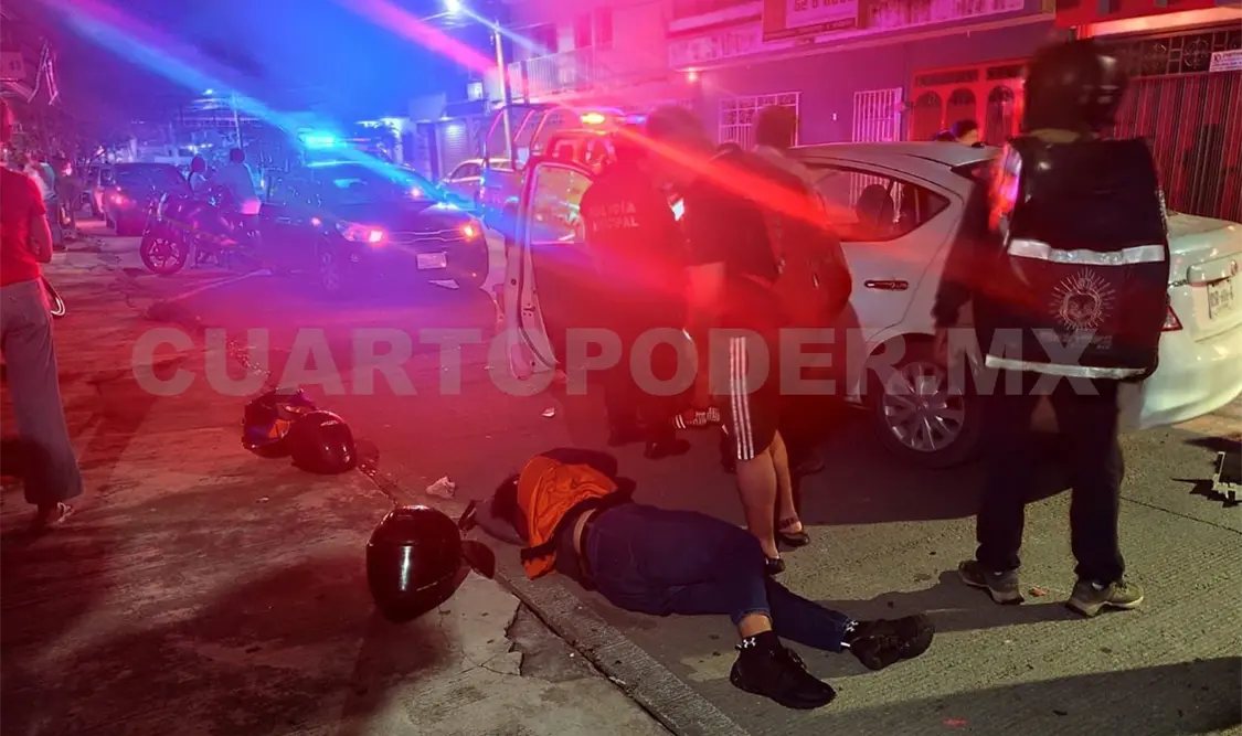 Resulta malherido al ser atropellado por auto