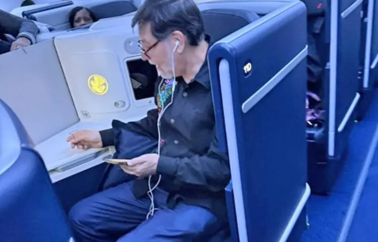 Noroña niega vuelo a Francia en primera clase