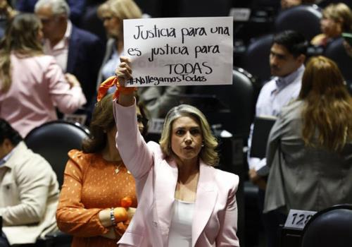 Mujeres se lanzan contra  desafuero de Blanco