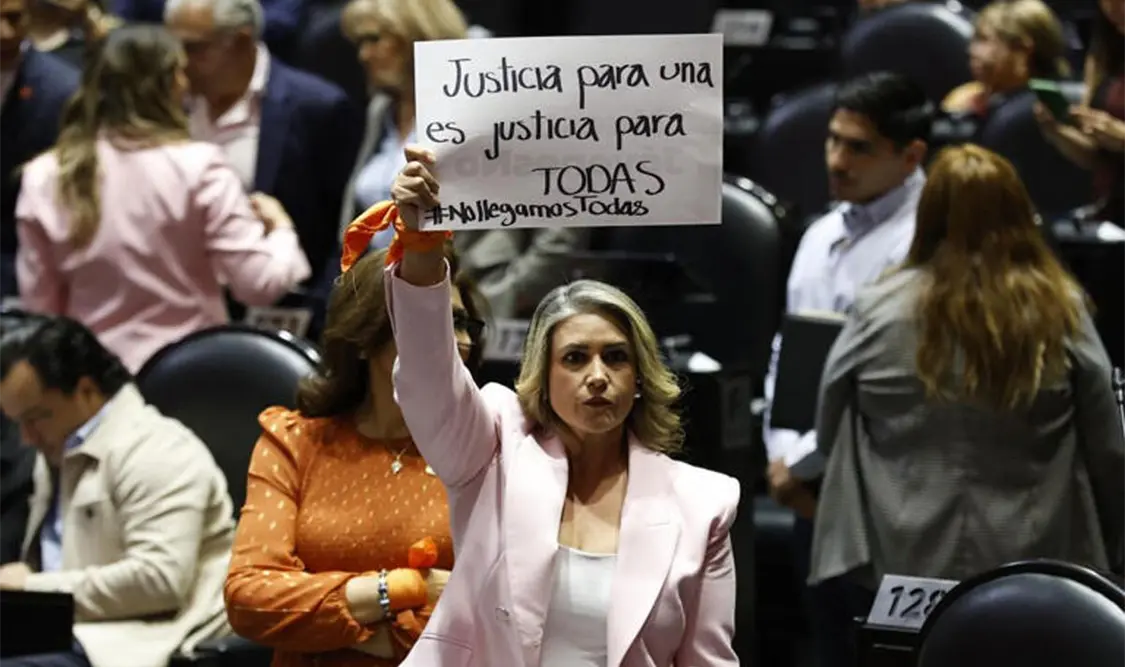 Mujeres se lanzan contra desafuero de Blanco