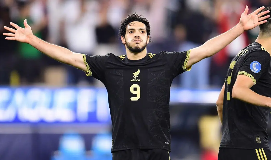 Raúl Jiménez, en el podio de máximos anotadores