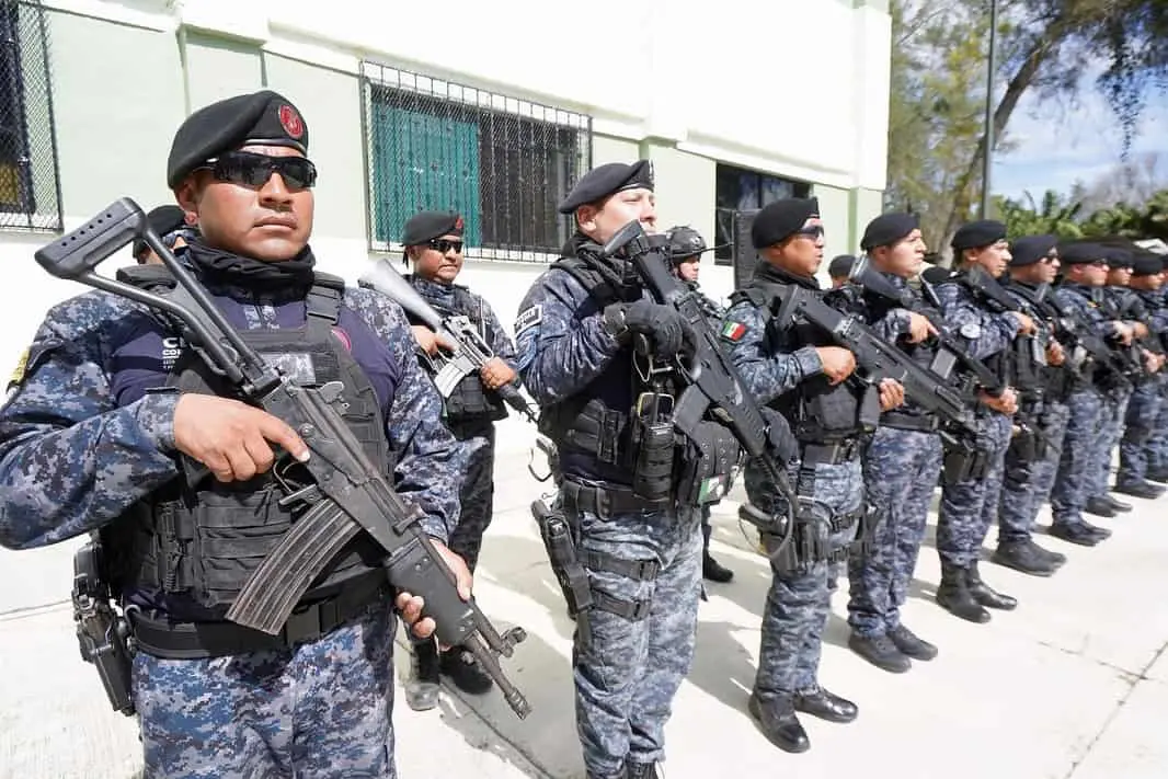 Suman 100 policías vinculados a proceso por extorsión