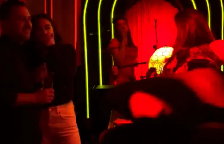 Captan a Yunes Márquez en cabaret