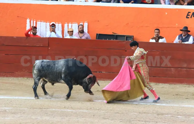 Presentan carteles para corridas en La Coleta