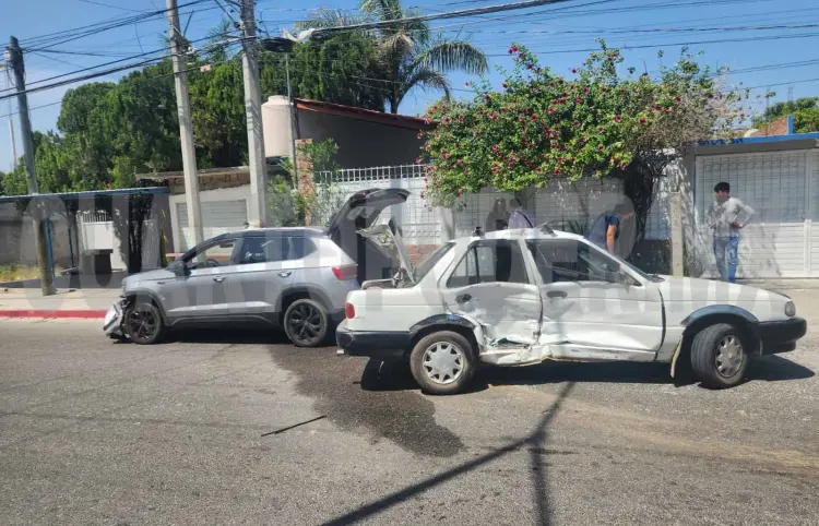 Encontronazo deja a un conductor policontundido