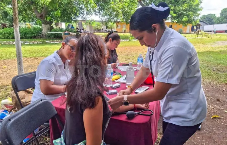 Llevan a cabo Brigada de Salud en Finca Carlota