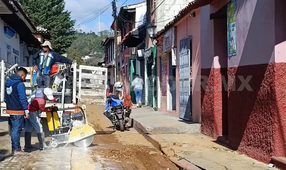 Ruptura de tubo deja sin agua al Centro Histórico