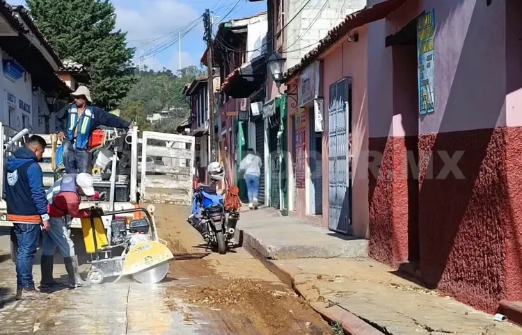 Ruptura de tubo deja sin agua al Centro Histórico