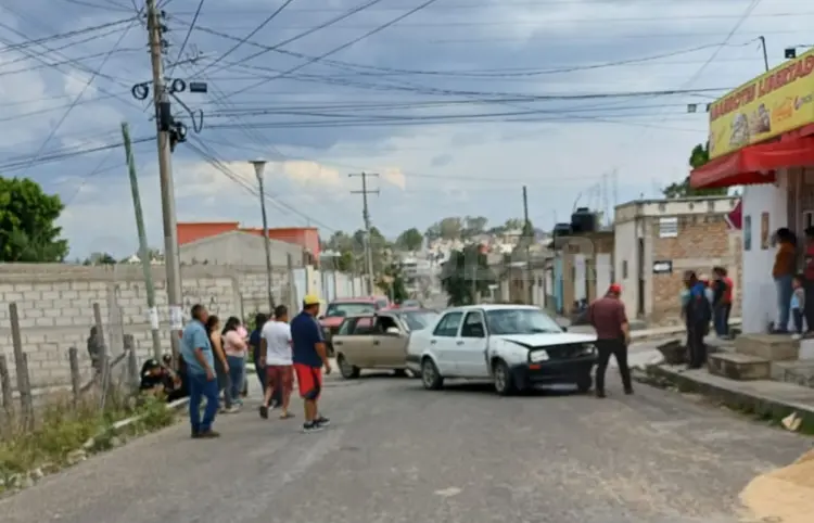 Cinco lesionados en choque en la colonia Belisario
