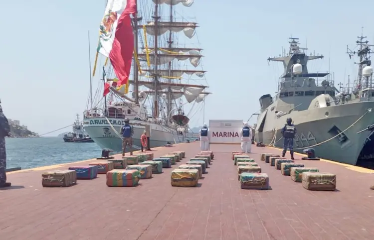 Aseguran droga frente a costas de Acapulco