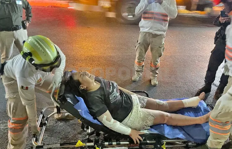 Taxista atropella a familia a bordo de una motocicleta