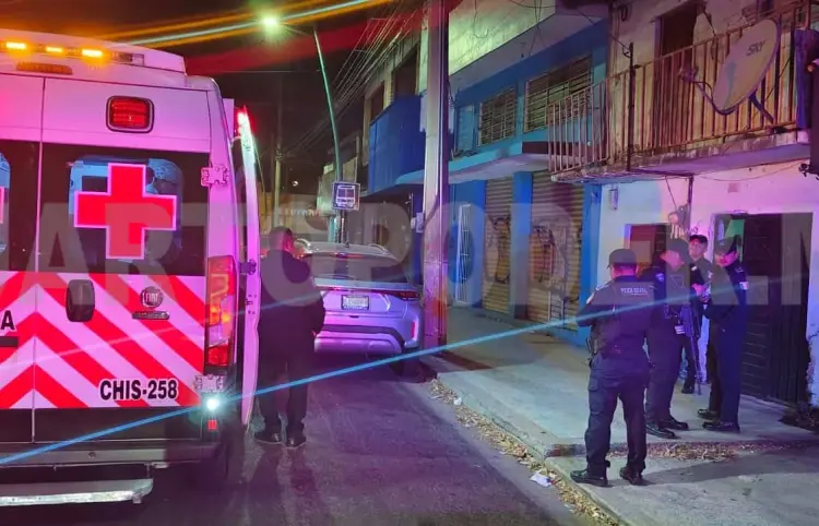 Cae desde lo alto de un edificio y pierde la vida