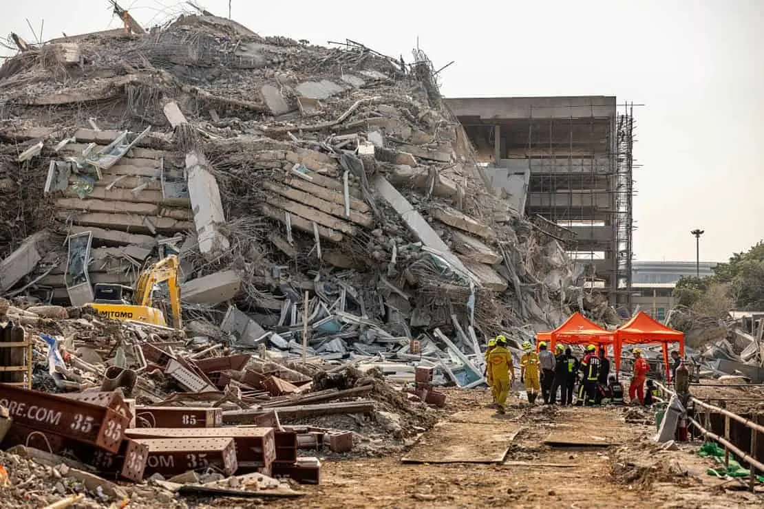 Investigan colapso de torre en Bangkok tras sismo