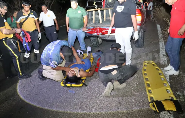 Fatal accidente entre motociclistas y camioneta