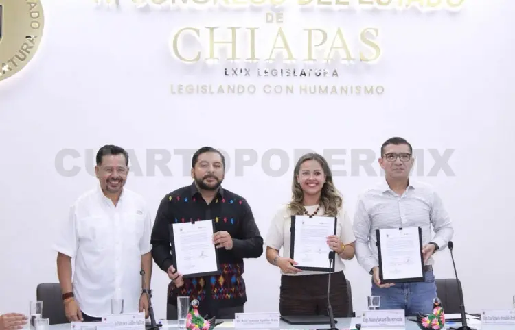 Firman convenio en materia de transparencia