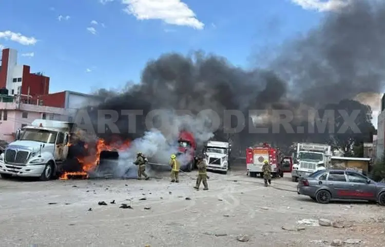 Dos tráileres fueron presa del fuego