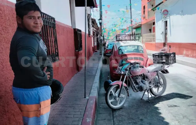 Derrapa junto a cilindro de gas y causa una fuga
