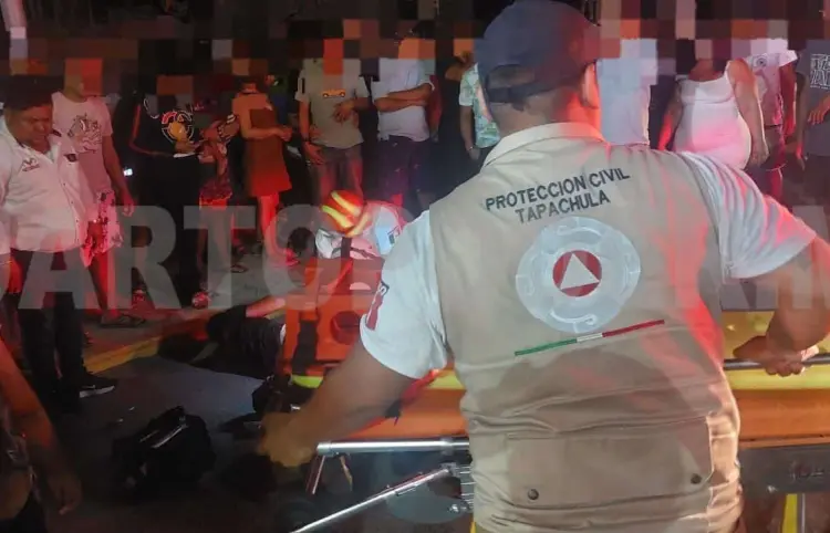 Colisionan motos en Puerto Madero; tres heridos